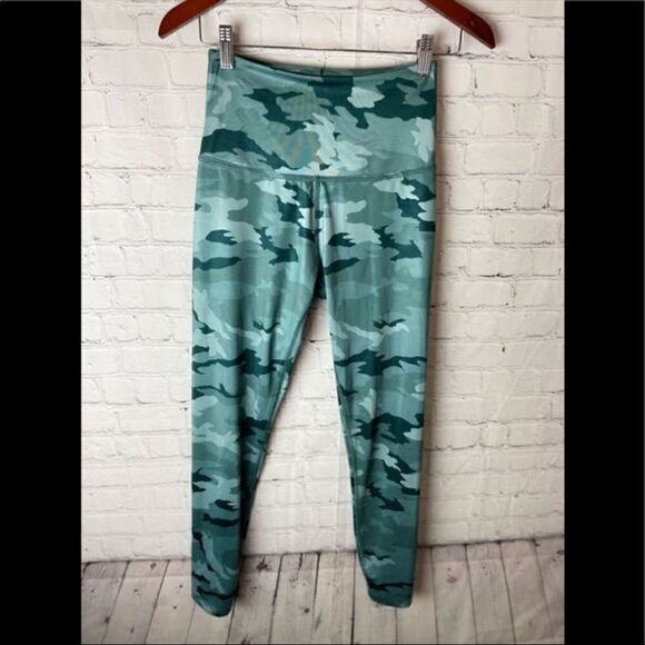 Beyond Yoga High-Waisted Midi Camo Leggings Medium - Picture 1 of 10